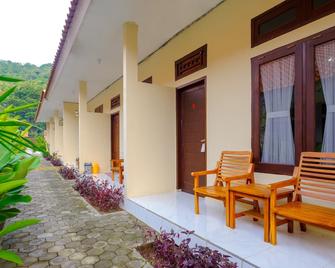 OYO 2864 Mangsit Garden Homestay - Mangsit - Patio