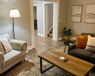 The Bowman House. King Bed - Wooster - Wohnzimmer