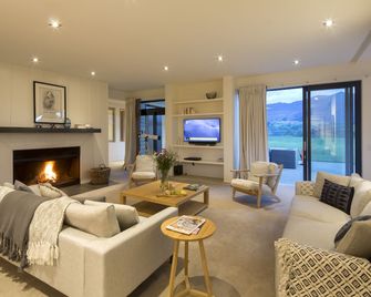 Alpine Retreat - Queenstown - Living room
