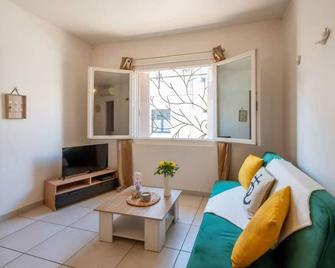 Porte St Antoine Climatisé Parking gratuit Wifi - Aigues-Mortes - Living room