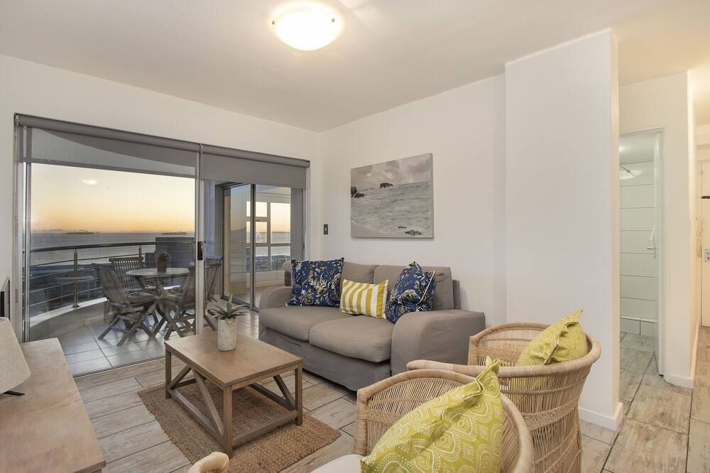 Ocean View B901 - Bloubergstrand - סלון
