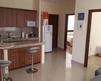 Garzota Suites Airport - Guayaquil - Kitchen