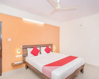 OYO 10475 Pmr Hotel - Bangalore - Habitación