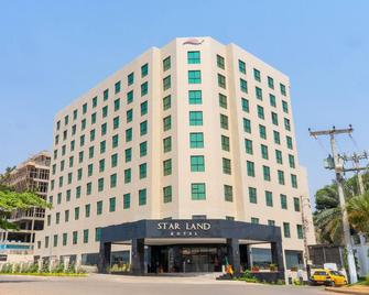 Star Land Hotel Bastos - יאונדה - בניין