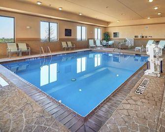 Pet-Friendly Decatur Stay: Modern Rooms, Pool & Breakfast Included - Decatur - Pool
