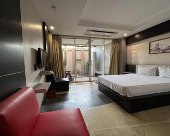 Eurna Resort Hotel - Banguecoque - Quarto