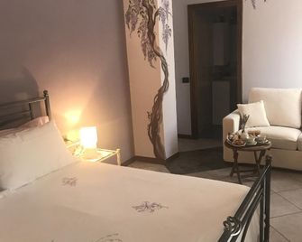 Villarosybeb - Oleggio Castello - Habitación