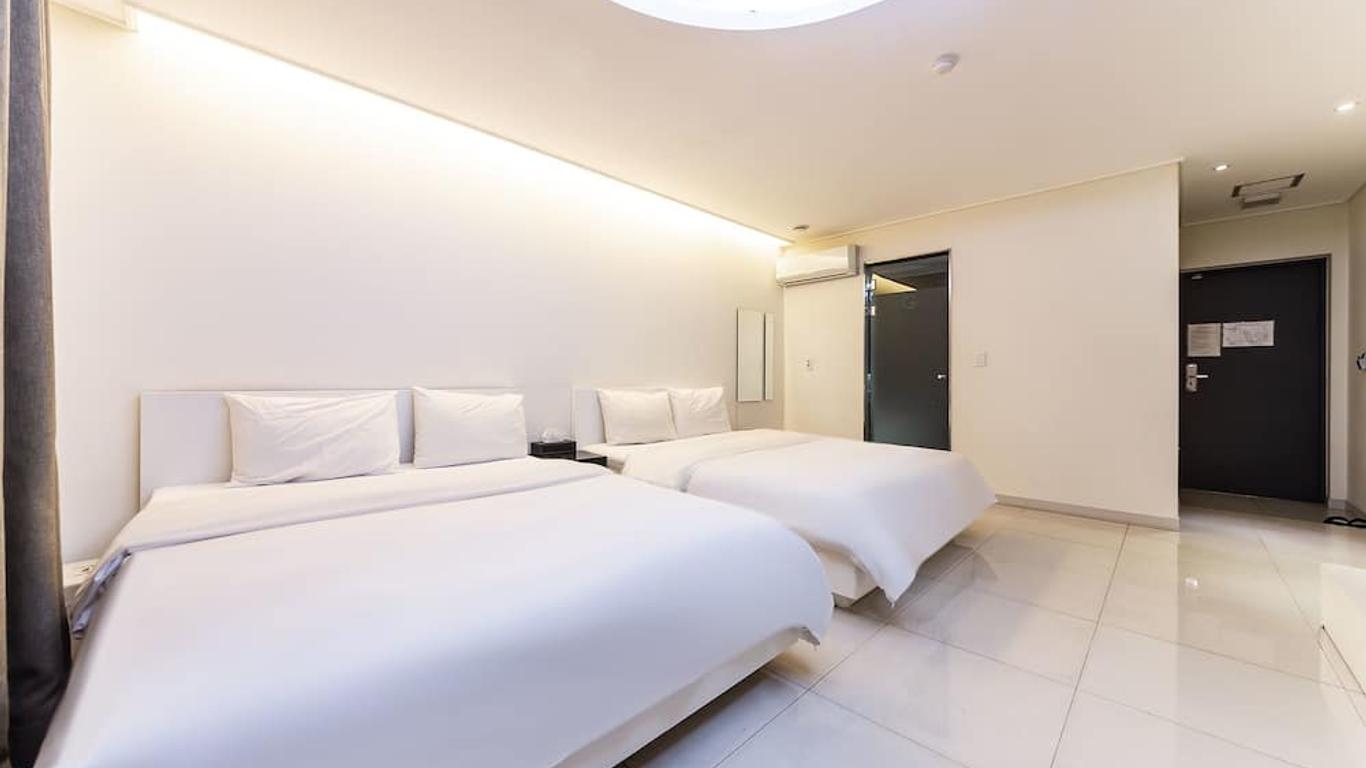 جي تورست هوتل فولميدو