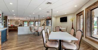 Econo Lodge Lakeview - Marquette - Yemek odası