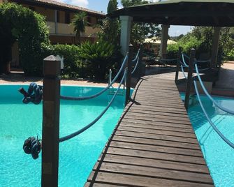 Relais Fenicottero Rosa - Porto San Paolo - Басейн
