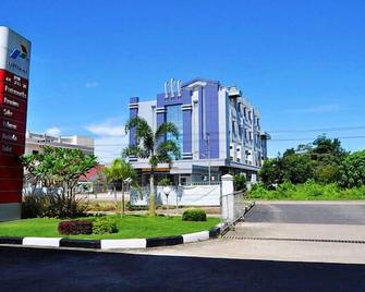 Hotel Harmony In & Karaoke - Pontianak - Edificio