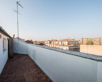 Savoia e Jolanda Apartments - Venice - Balcony