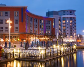 Holiday Inn Express Portsmouth - Gunwharf Quays By IHG - Portsmouth - Gebäude