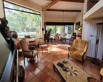 Authentique Maison De Charme Avec Piscine Pour Vacances En Famille, Entre Amis - Beaumont-de-Pertuis - Sala de estar