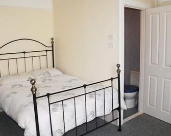 Prince of Wales - Falmouth - Bedroom