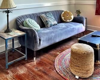 New Listing - Baton Rouge - Sala de estar