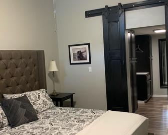 Holley Rentals 1 bedroom sleeps 4 - Vicksburg - Bedroom
