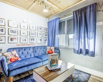 The Moose #4 - Elvis Presley King Suite With Free Parking And Wifi - Memphis - Living room