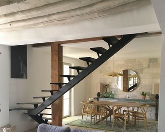 Maison Avec Piscine. Ideal Pour LE Festival D'avignon ET D'orange - Villeneuve-lès-Avignon - Wohnzimmer