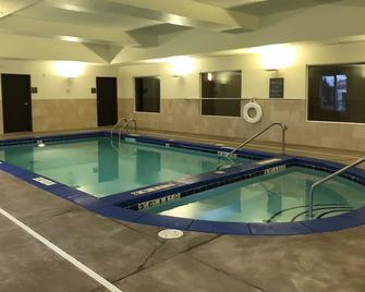 Heartland Inn and Suites - Wheatland - Pool