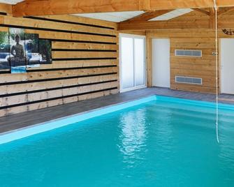 Gite for 8 to 12 people with heated indoor pool - Saint-Savin - Piscine