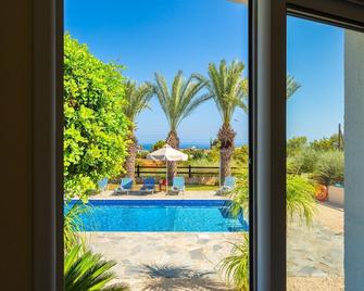 Villa Amorosa - Neo Chorio - Piscina