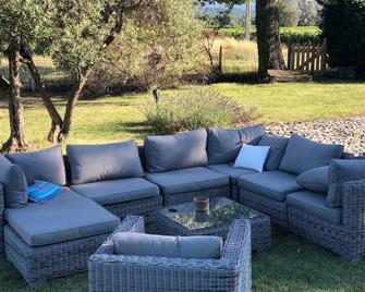 Charming Provencal farmhouse with heated swimming pool in the Luberon - Joucas - Патіо
