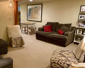 Cozy Spring Avenue Bungalow - La Grande - Sala de estar