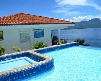 Eden Resort - Santander - Pool