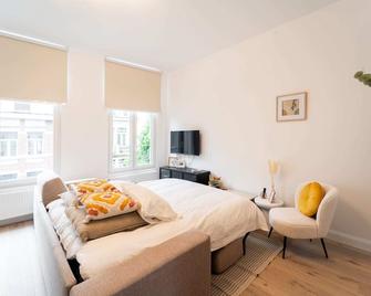 Antwerp Comfort: 3-Bedroom Apartment for 9 - Amberes - Habitación