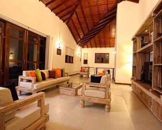 拉芙拉旅居飯店 - 康提 - 客廳