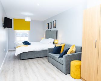 Spa Court - Cheltenham - Living room