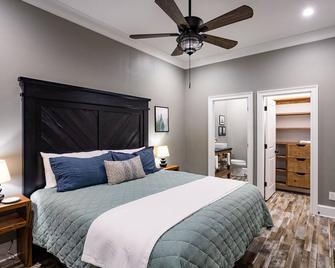 Historic 2-bedroom apartment with WiFi, AC in charming Batesville - Batesville