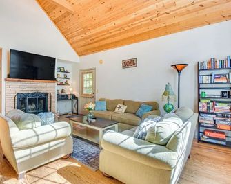 Hot Tub, Deck & Grill: Secluded Cabin in Clayton - Clayton