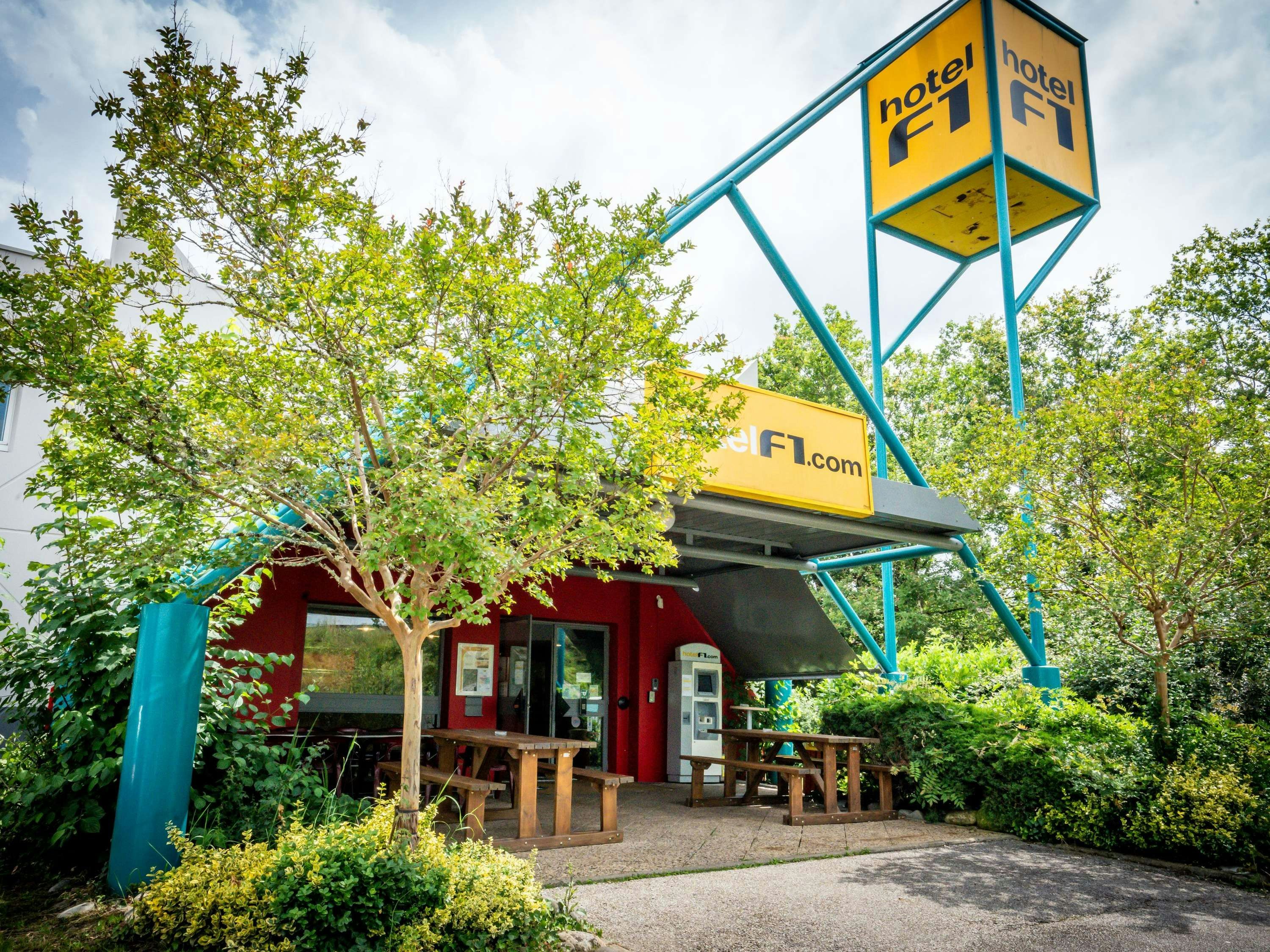 هوتل إف 1 برايف أوساك