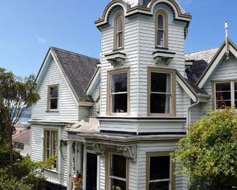 Hulmes Court - Дунедін - Будівля