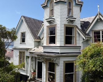 Hulmes Court - Dunedin - Budova