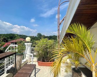 Orokasa Guesthouse - Puerto Princesa - Parveke