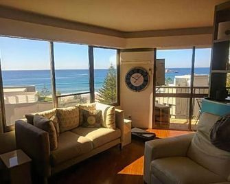 Aloha Apartments - Surfers Paradise - Phòng khách