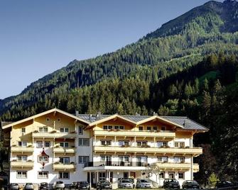 Hotel Grundlhof - Bramberg am Wildkogel - Building