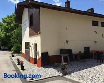 Sonntagshof Ferienwohnungen Apartments - Hermagor - Bina