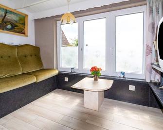 Inviting Chalet in Westouter With Garden - Reningelst - Salon