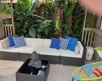 The Place, a beautiful private and quiet, cozy, room with microwave refrig. - Fort Lauderdale - Patio