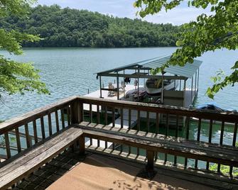 Spectacular Lake Front Home, Wide Water Views, and Just 10 Minutes off I75! - Caryville - Balkon