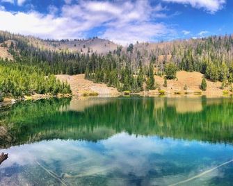 Elkhorn Bluff Condo with Community & Resort Amenities - Sun Valley