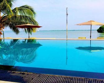 Nico Lagoon Hotel - Negombo - Πισίνα