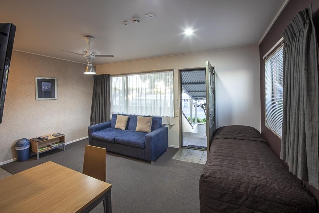 لاندمارك مانور موتل - نيو بليموث - غرفة معيشة