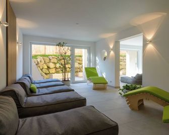 بيرجلاسيج هوتل بودينمايس - بودينمايس - غرفة معيشة