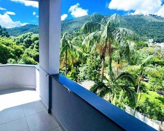 Minas Garden Hotel - Poços de Caldas - Balcón