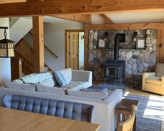 Booking now for summer 2025 - Empire - Living room